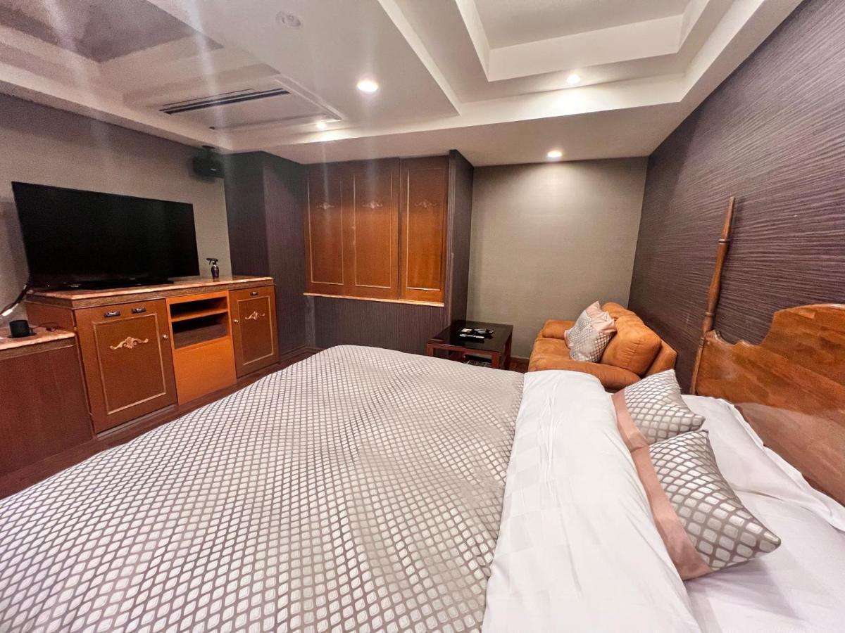 Hotel Crystal Gate Nagoya - Couple Hotel (Adults Only) Zewnętrze zdjęcie