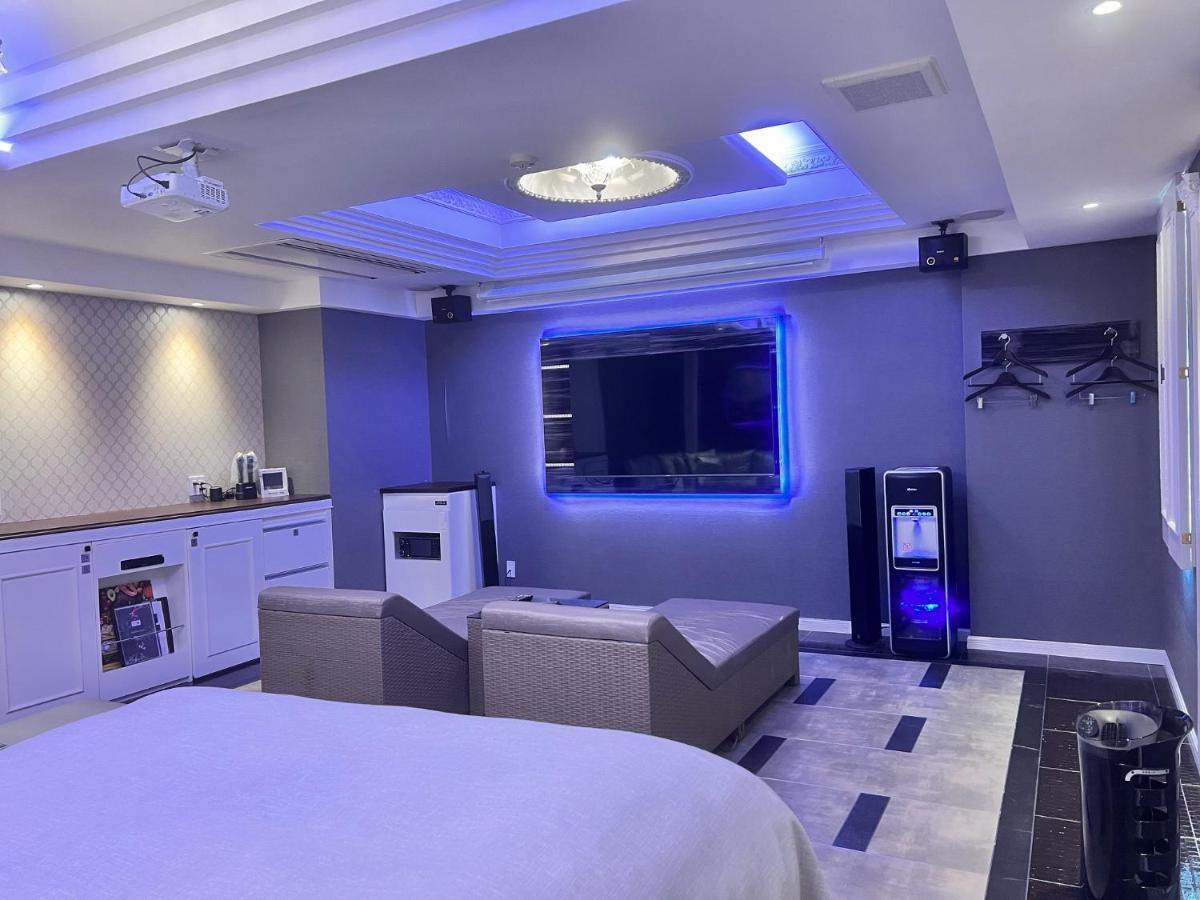 Hotel Crystal Gate Nagoya - Couple Hotel (Adults Only) Zewnętrze zdjęcie